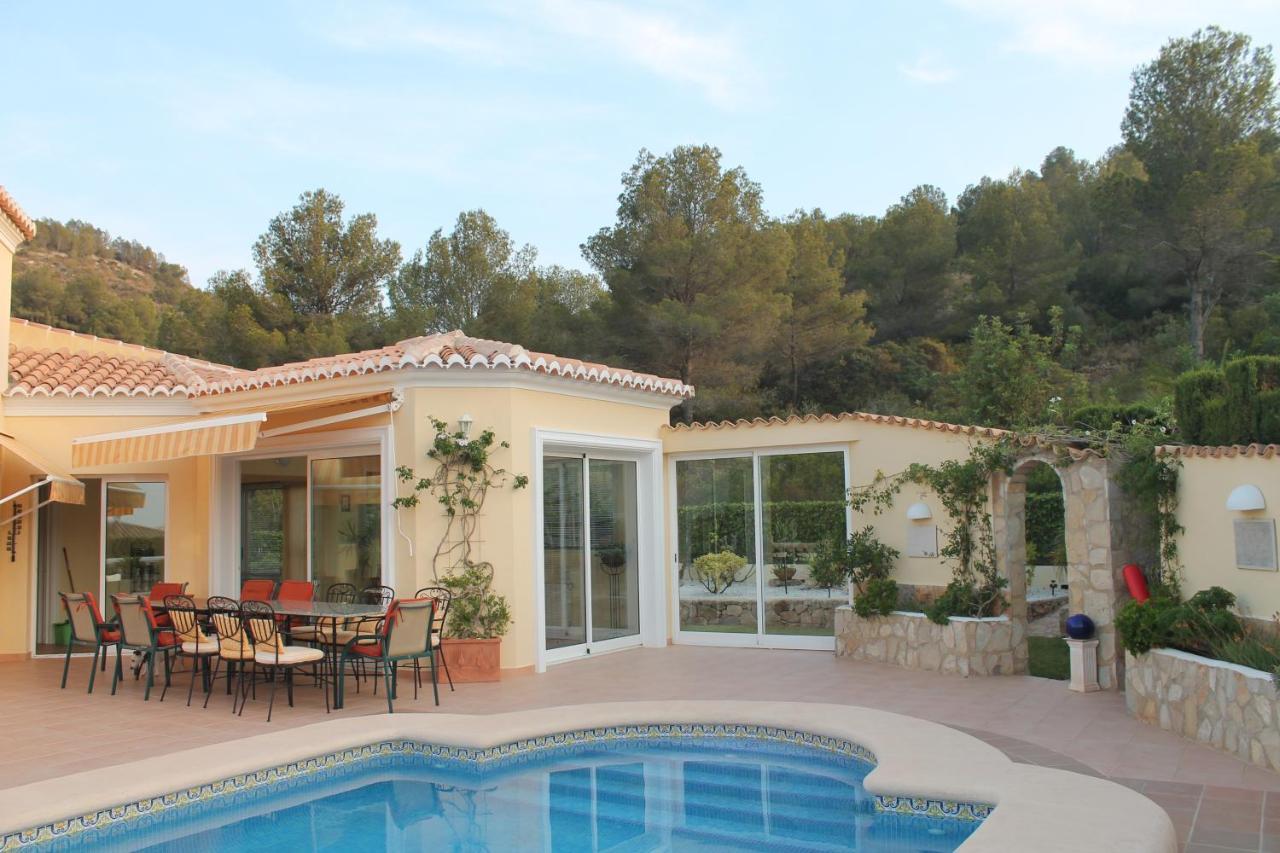 Villa Luxueuse دينايا المظهر الخارجي الصورة